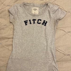 Abercrombie & Fitch Fitted T-Shirt Size Medium
